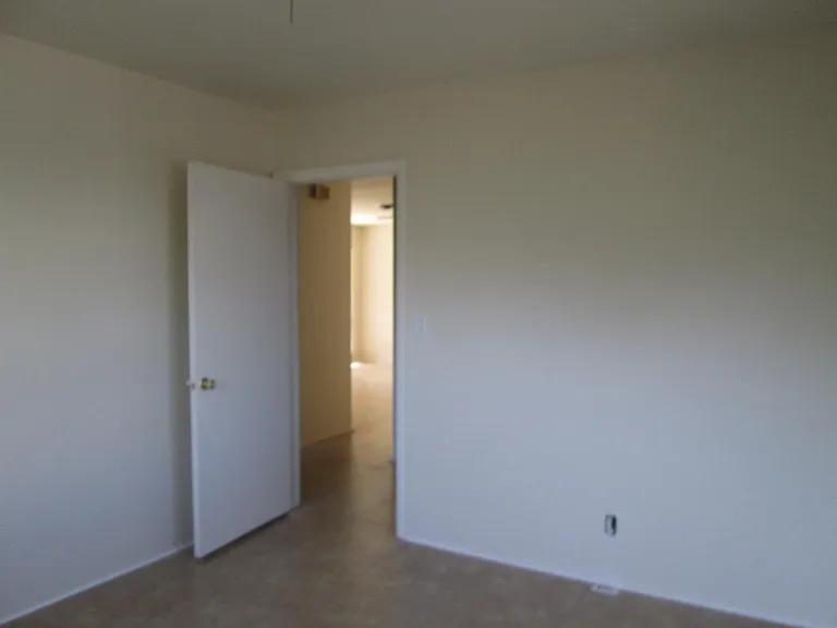NE 27th Ct — Photo 19