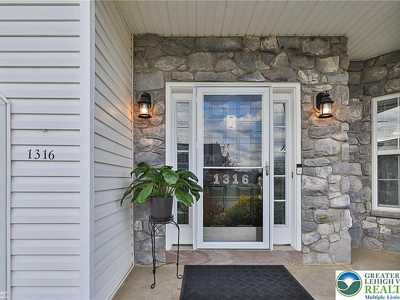 2nd image of 1316 Buck Hill Ln