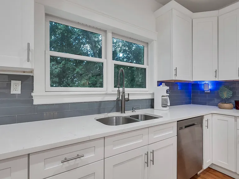 1110 N Sea Rd — Photo 14