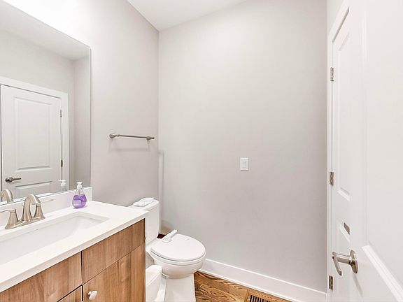 2nd image of 3649 W Belmont Ave Unit 1E