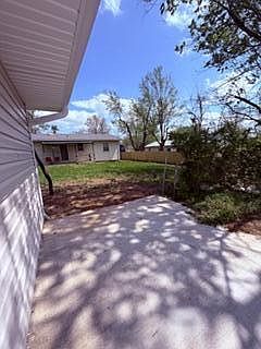 3rd image of 1102 Donna Ln