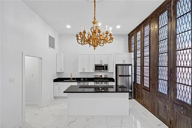 920 Chartres St #7 — Photo 1