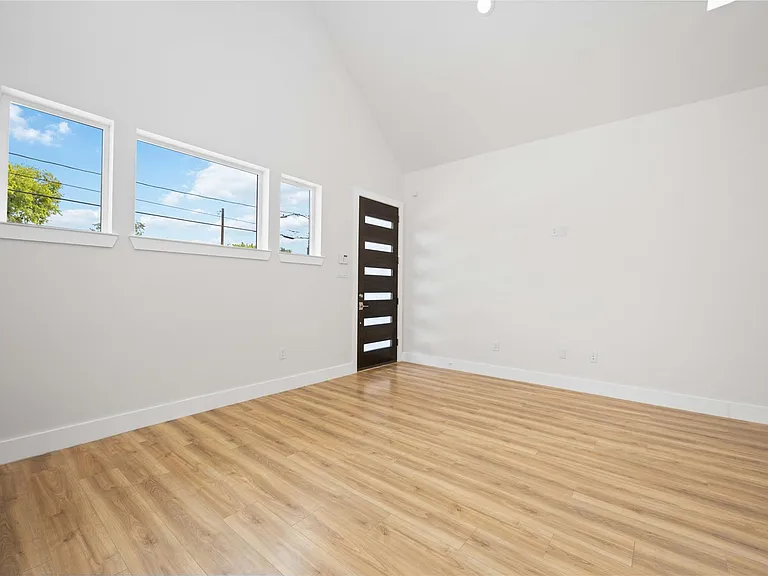 7614 Avenue L — Photo 10