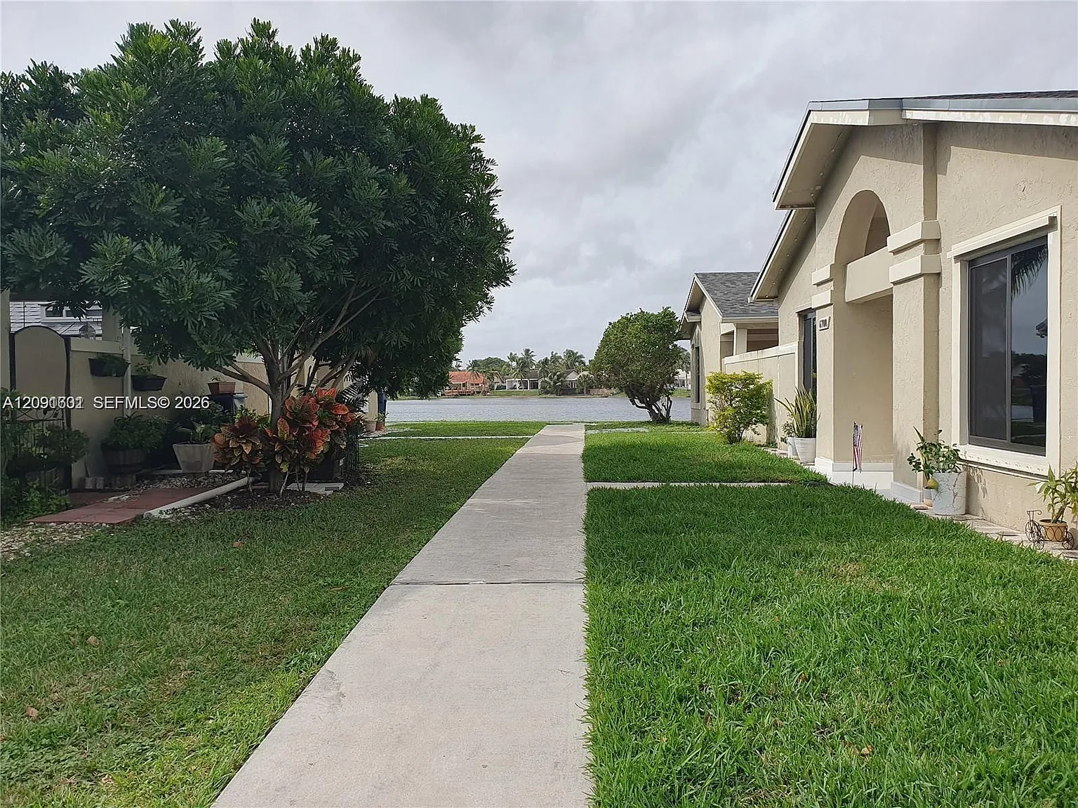Westwind Lakes Garden Hom — Photo 2