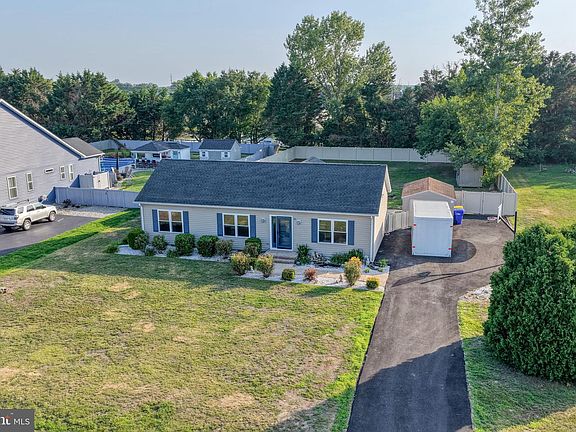 3rd image of 22 Circle Dr W