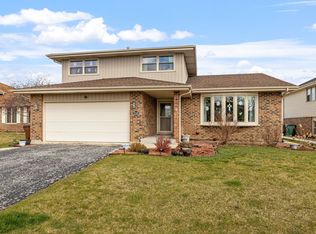 8700 Carriage Ln, Tinley Park, IL 60487