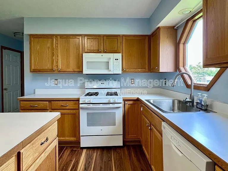 53641 Rolling Meadow Blvd — Photo 6