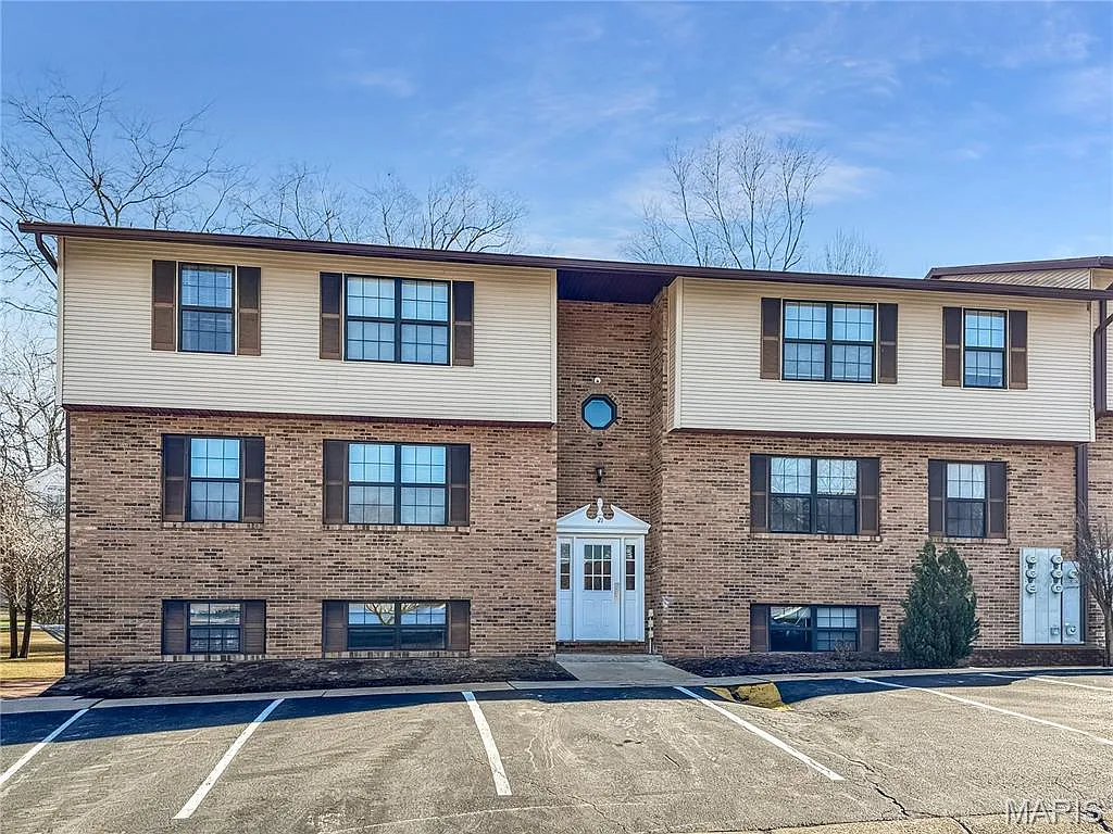 21 Village West Ct APT 302 photo 1