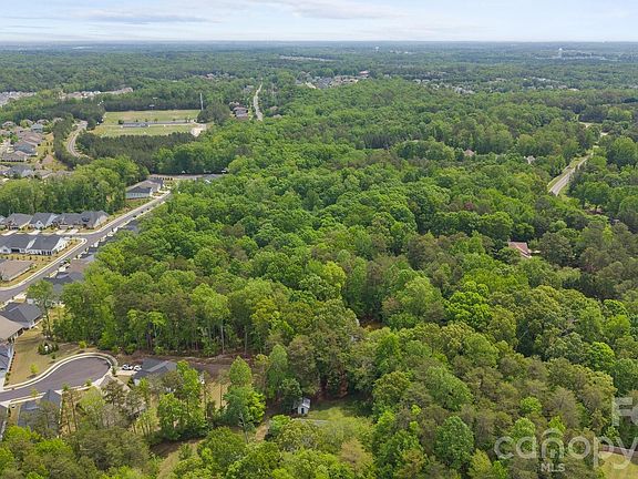 5th image of 17421 Green Hill Rd