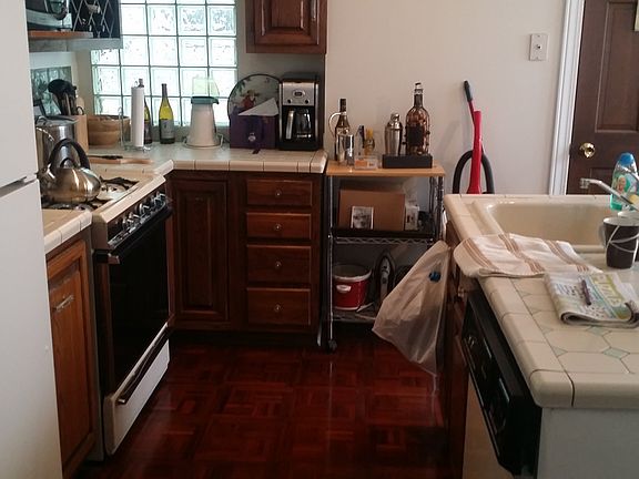 3rd image of 3052 N Lincoln Ave