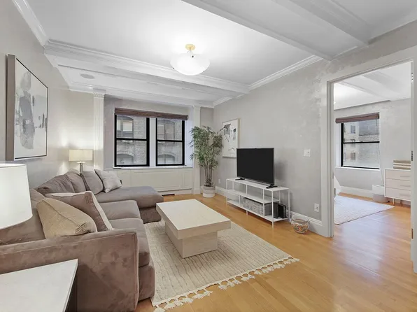 110 Central Park S APT 5C, Manhattan, NY 10019