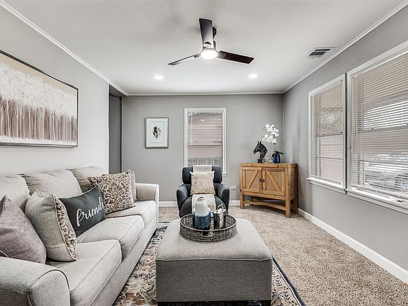 5th image of 421 W 8th St