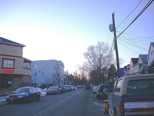 2nd image of 825-829 Magie Ave