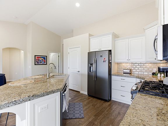 5th image of 1608 W Garnet Ridge Dr