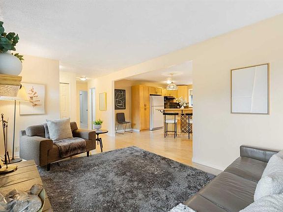 5th image of 112 SE Silverthorn Rd NW
