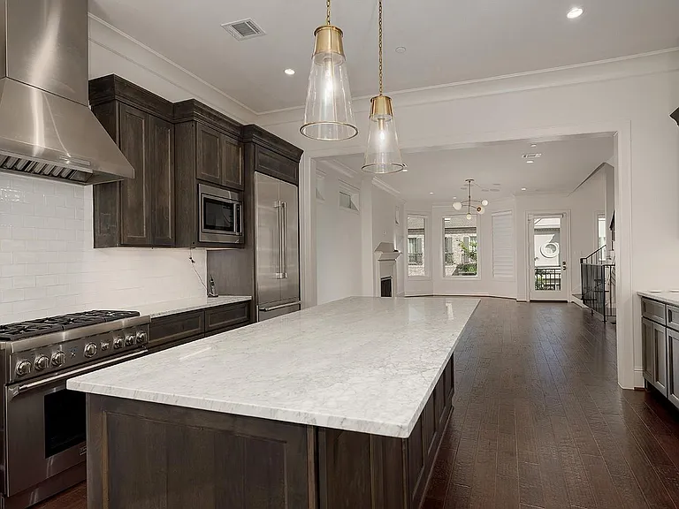 2503 Lake Front Cir — Photo 11