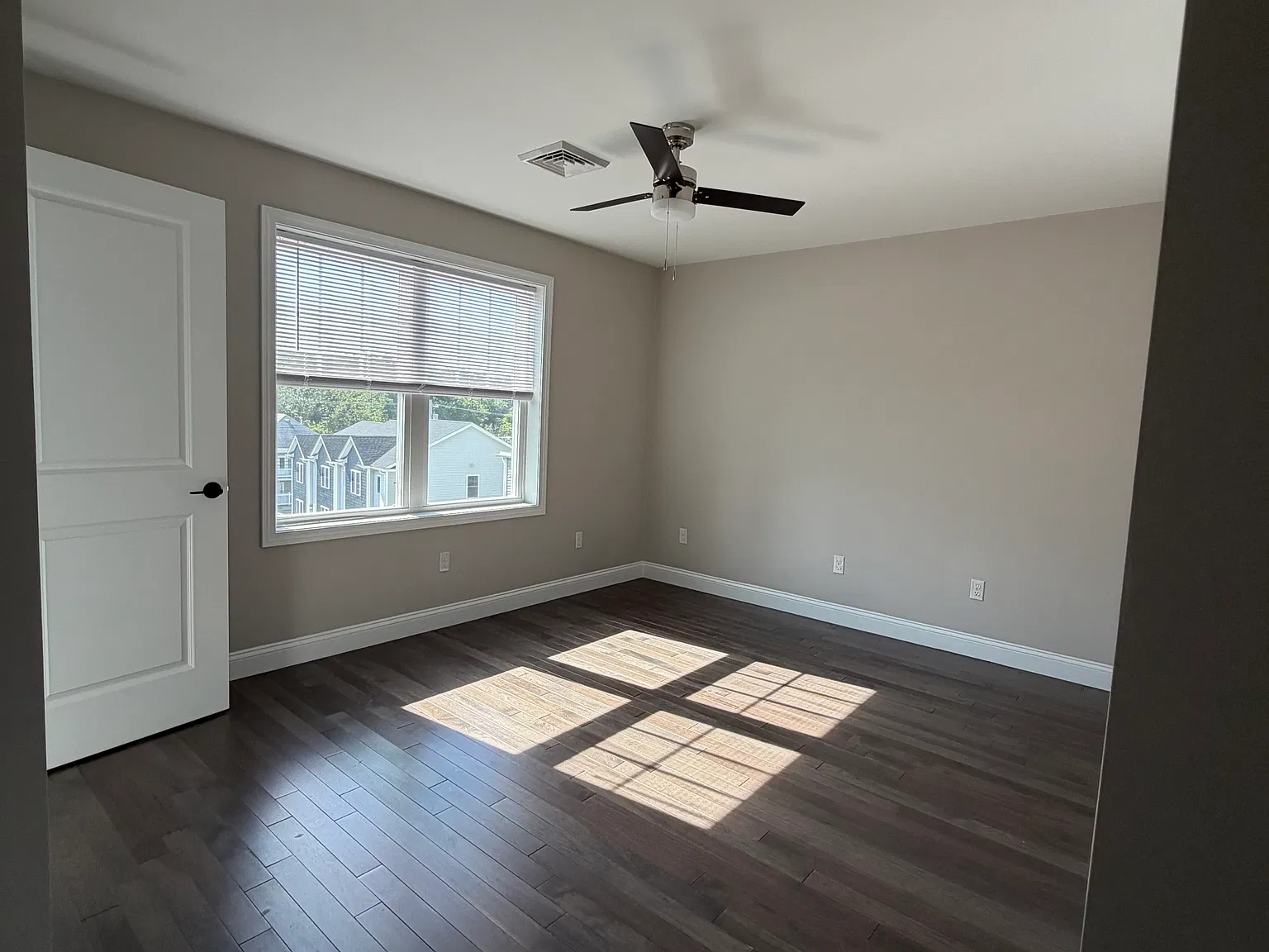 2 bed, 2.5 bath, 1800 sqft, $2,750 — Photo 4