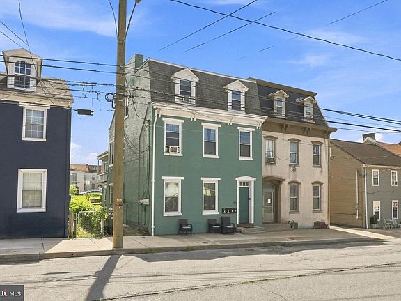3rd image of 152 Walnut St