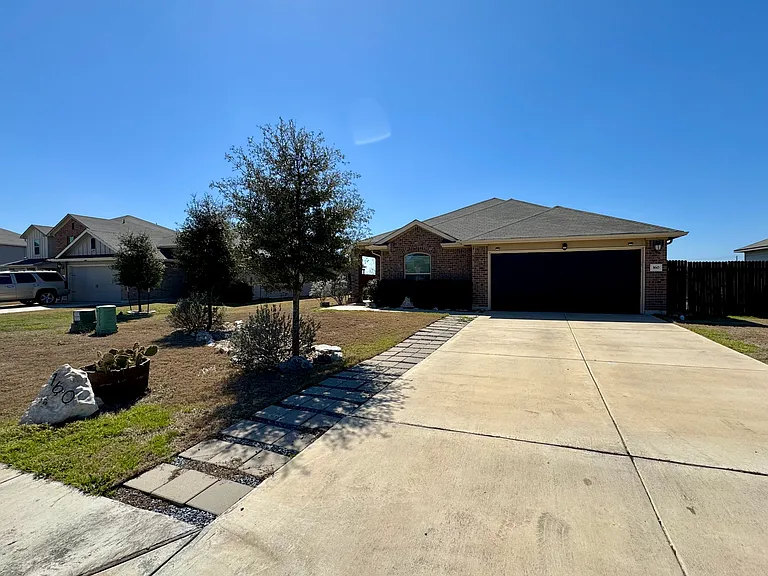 160 Sun Ray Dr — Photo 3