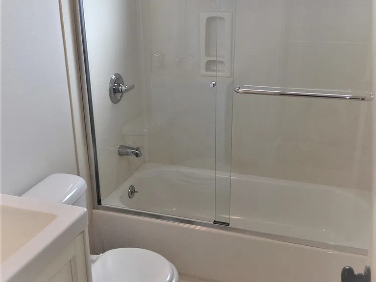 992 44th St #4 — Photo 7