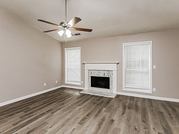 4th image of 275 Paris Dr