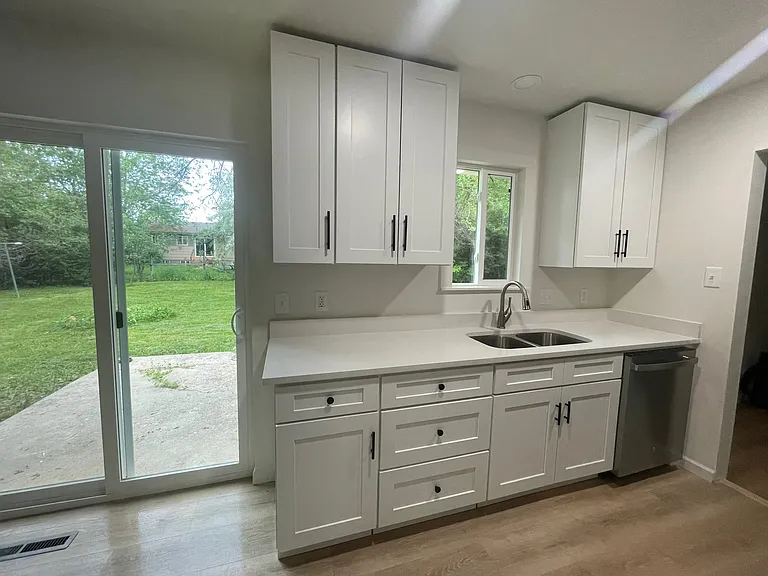 2405 Tamarac Dr — Photo 6