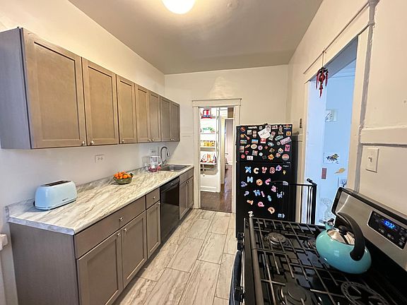 3rd image of 718 W Waveland Ave APT 1S
