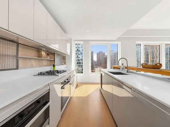 202 Broome St #9M, New York, NY 10002