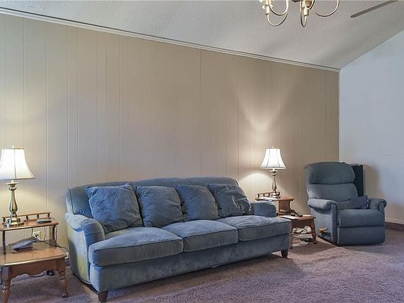 3rd image of 7600 Fox River Ct
