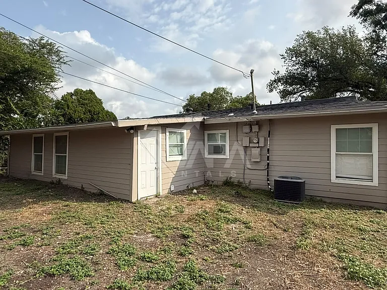 2902 Woodcliffe St — Photo 17