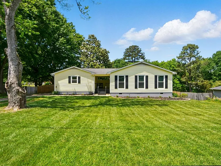 2413 Hoffman St — Photo 49