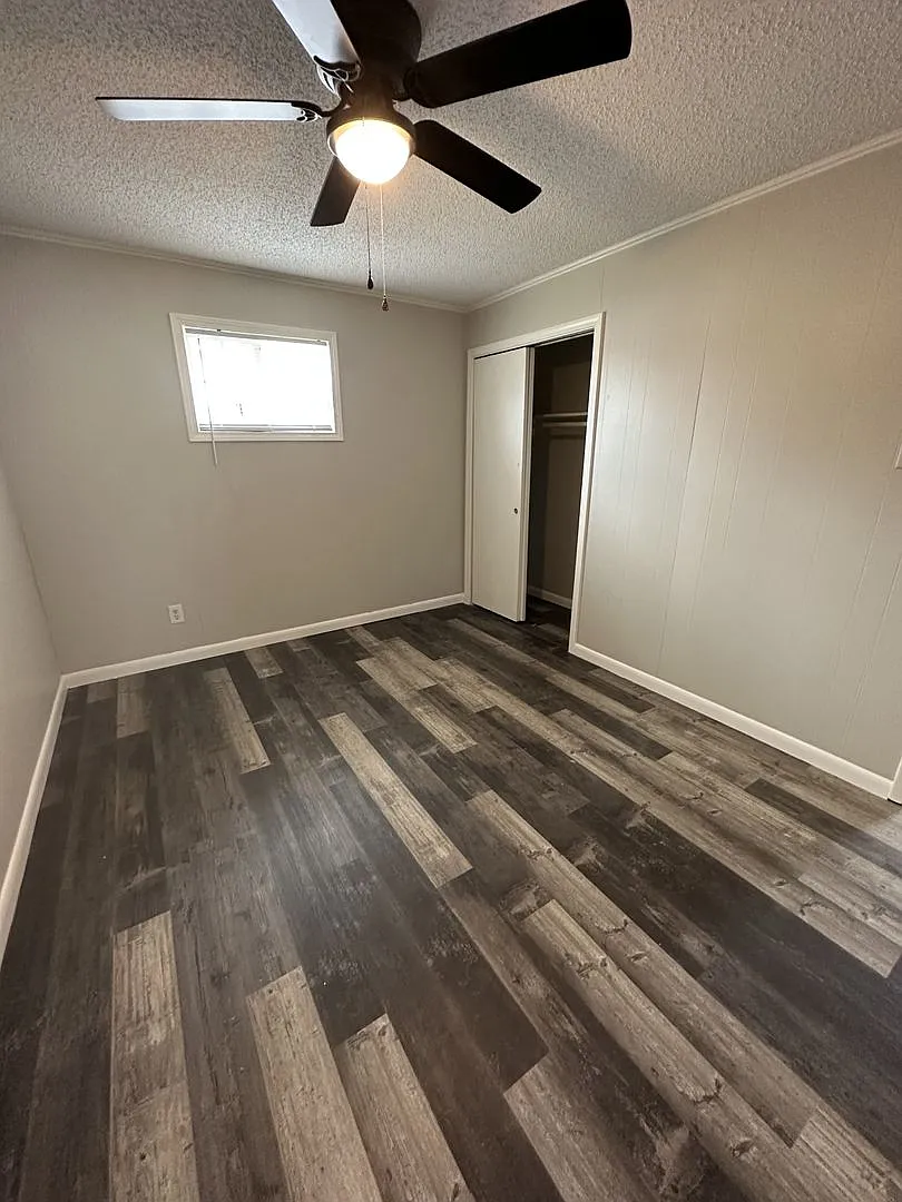 Newly Remodeled 2 Bedroom, 1 Bathroom Triplex — Photo 4
