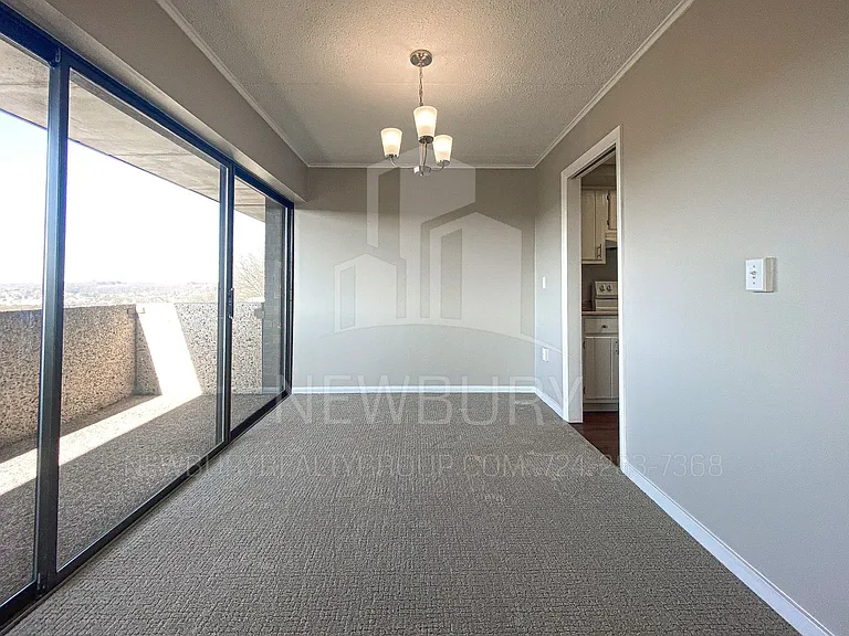 530 N Main Street - The Townhouse. — Photo 78