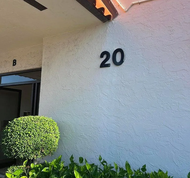 20 Yacht Club Dr #405