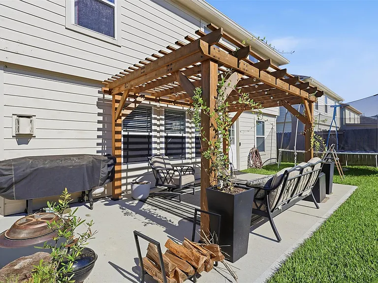 16852 Greenhouse St — Photo 24
