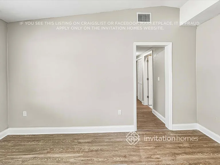 3621 Sutton Dr — Photo 3