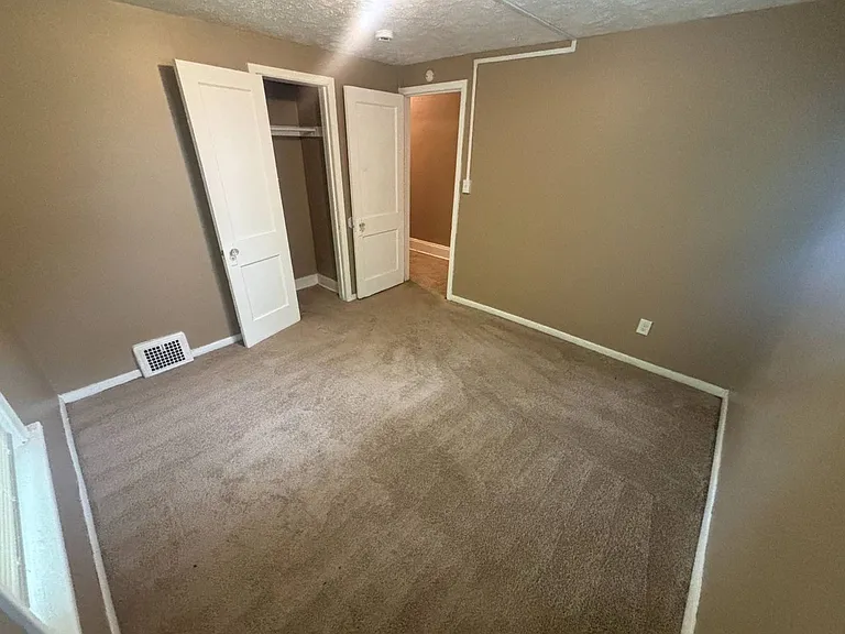 3301 E 143rd Street Cleveland OH 44120 — Photo 11