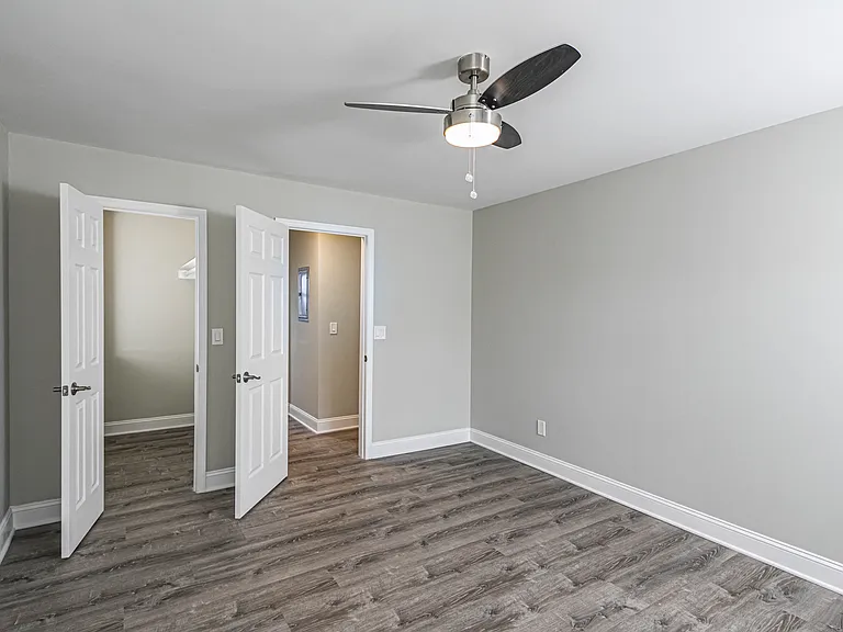 Extra large bedrooms with grey composite floors