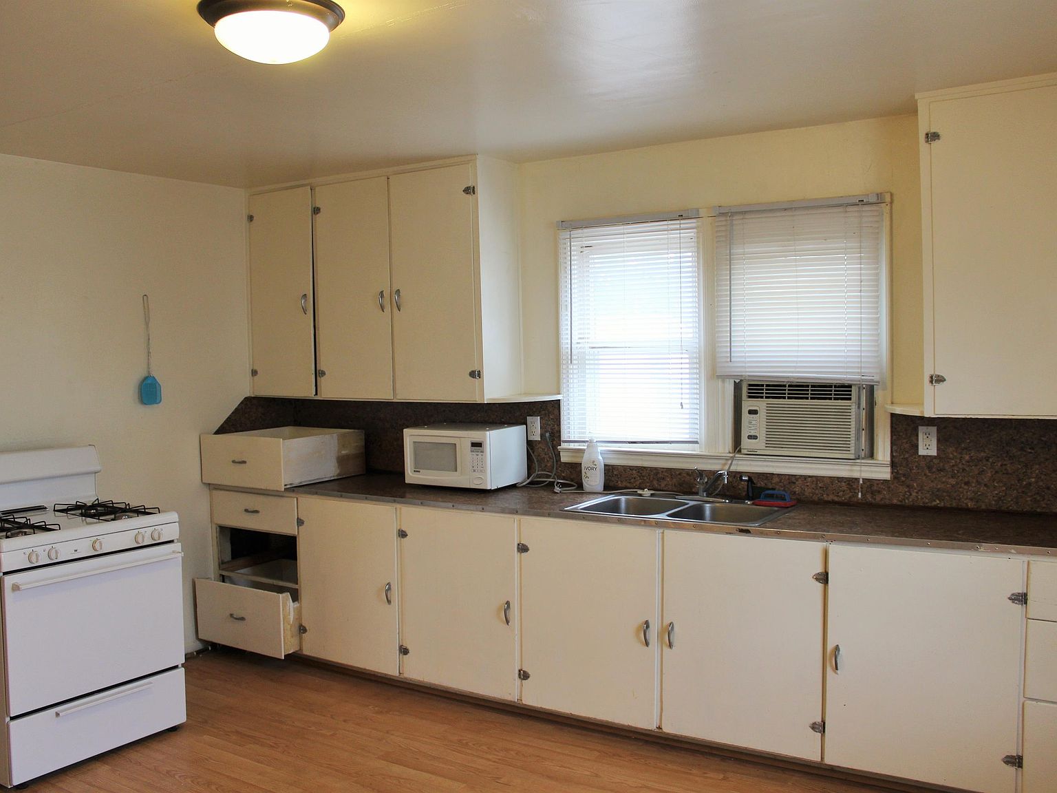 411 Maiden St APT 3, Thermopolis, WY 82443 Zillow
