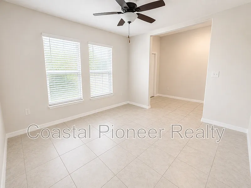 4 bed, 2.0 bath, 2270 sqft, $2,850 — Photo 3