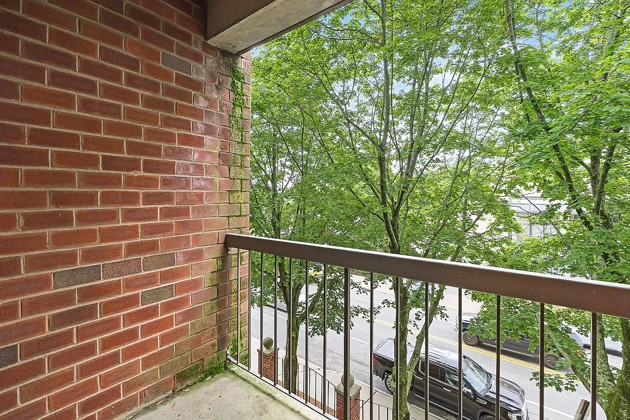 2 bed, 1025 sqft, $3,300 — Photo 2