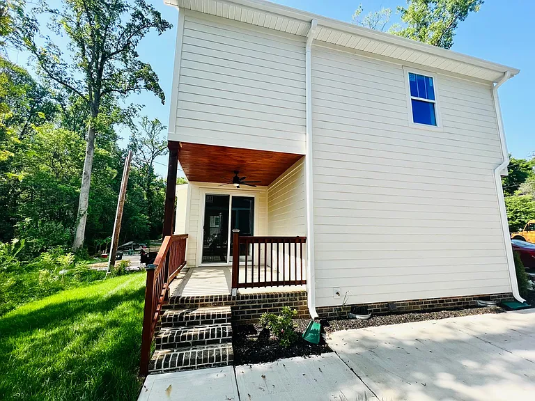 1640 Eastway Dr — Photo 16