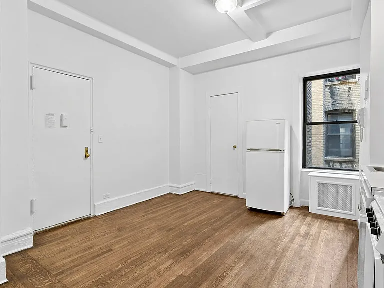 19 W 69th St #603 — Photo 4
