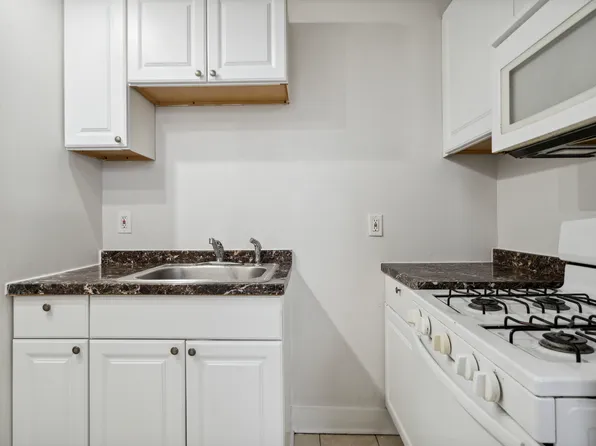 212 N 52nd St #2R, Philadelphia, PA 19139