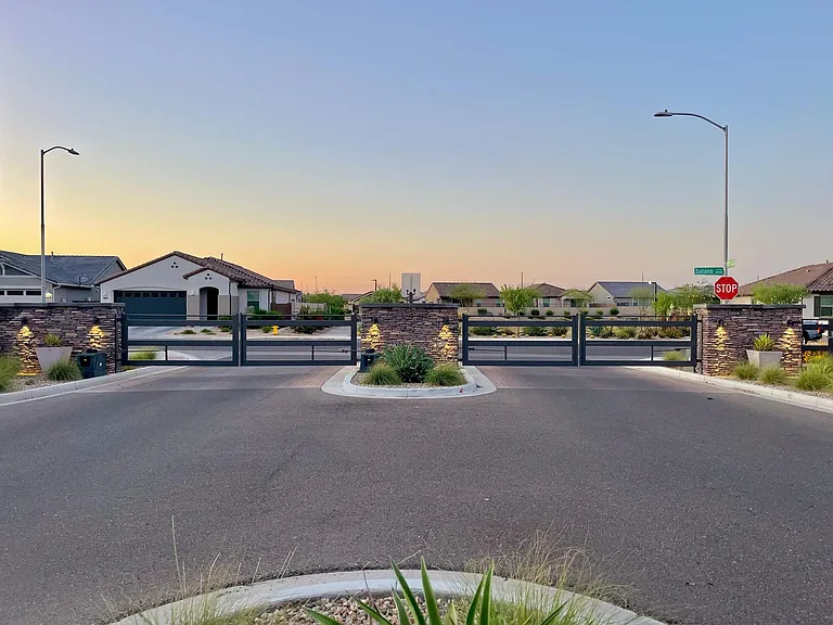 8924 W Bethany Heights Dr — Photo 30
