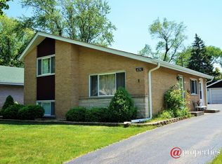 436 W Commonwealth Ln, Elmhurst, IL 60126