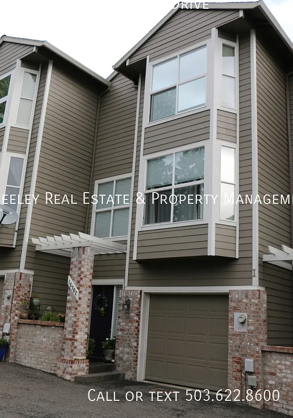 $600 OFF Your First Month's Rent This Charming Sexton Mt Town Home Won't Last Long! — Photo 2