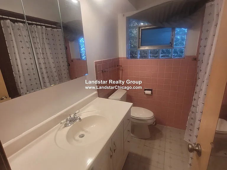 4628 N Plainfield Ave — Photo 6