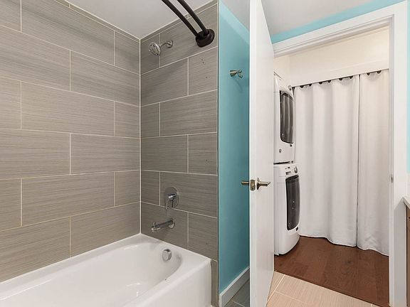 5th image of 103 Bellevue Ave E APT 301