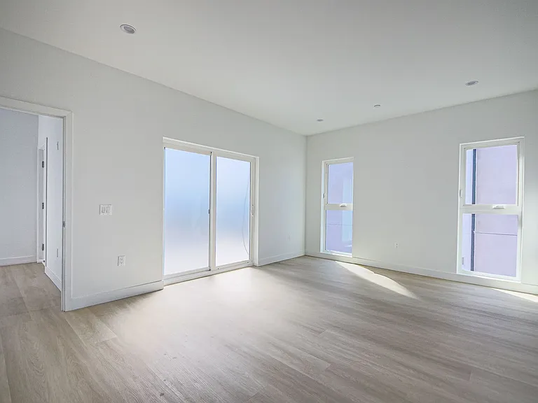 Luxury 2026 Townhomes with Massive Bedrooms + Decks with Views — Photo 76